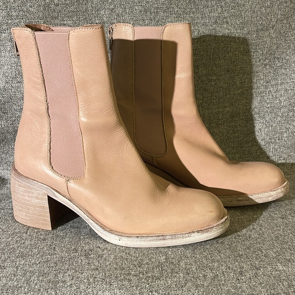 Free People Essential Chelsea Boots Sandy - Picture 2 of 6